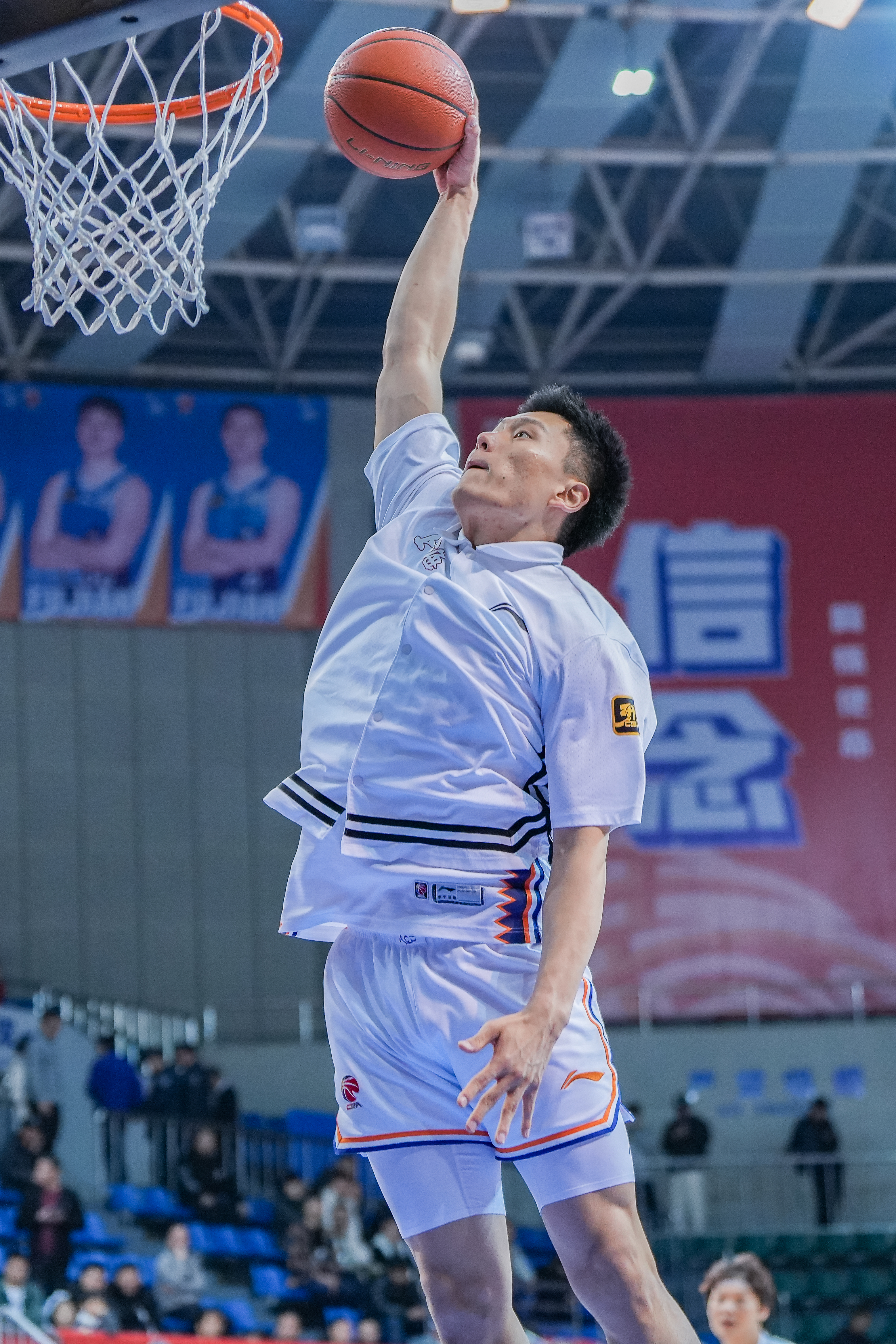  持續(xù)漲球！上海男籃“李花”組合—李弘權(quán)、李添榮