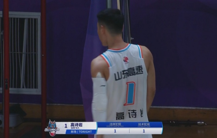  提前打卡！高詩(shī)巖拉倒孟子凱吃到違體犯規(guī) 累計(jì)技犯+違體被驅(qū)逐