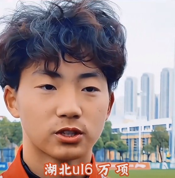  萬項談全運會吊射破門：發(fā)現門將站位不是很好，就很自信的射門