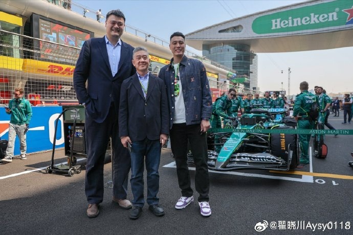  聯(lián)動(dòng)F1！翟曉川曬與姚明、阿隆索、范志毅、周冠宇等的合照