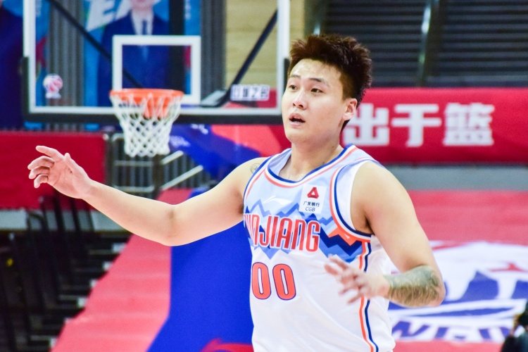  不太準(zhǔn)！趙睿18中6拿到20分4板4助也有4失誤 三分13中4